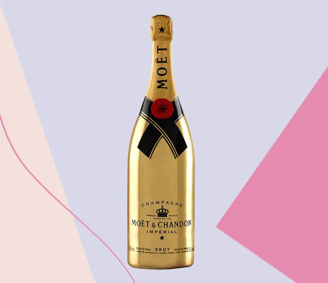 Strahlt mit Dir um die Wette: Die metallene Jeroboam 3-Liter-Flasche mit Goldeffekt  passt zum festlichen Look. Ein Champagner, wie geschaffen für einen ganz besonderen Anlass!