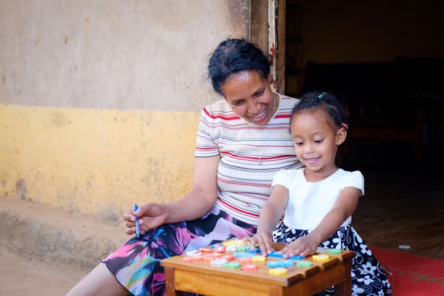 In Kursen von SOS-Kinderdorf lernen Eltern Konflikte gewaltfrei zu lösen.