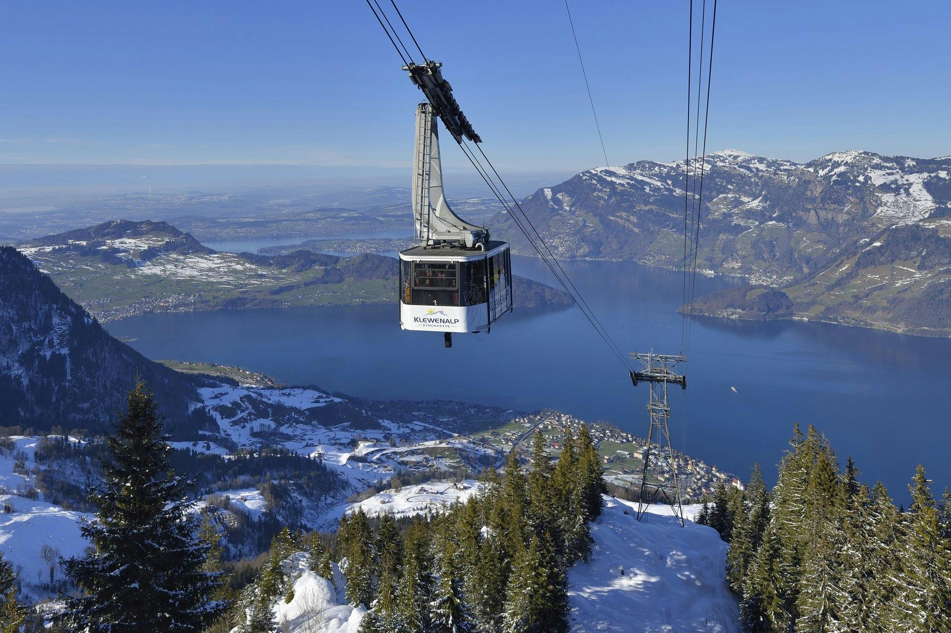 Mit der Gondelbahn auf 1600 Meter über Meer: Blick auf den Vierwaldstättersee.