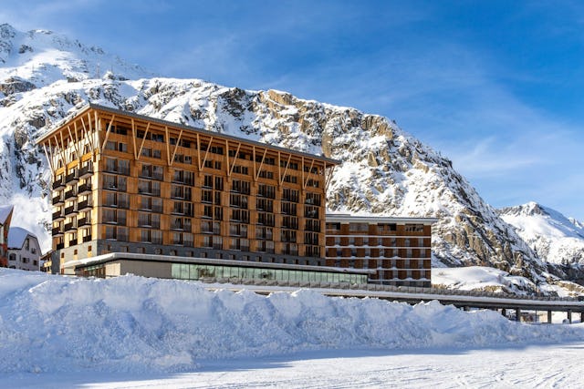 Übernachte im Herzen der Schweizer Alpen: Radisson Blu Hotel Reussen, Andermatt.