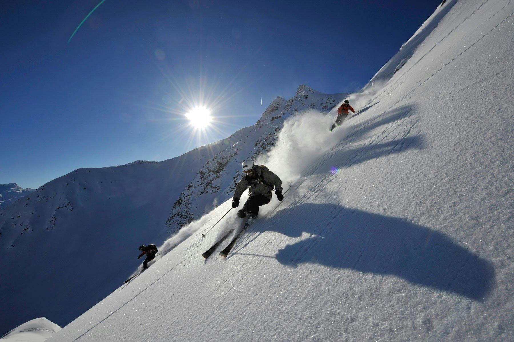 Es gibt viele Sportarten, aus denen man auswählen kann: Spektakuläre Freeride-Möglichkeiten.