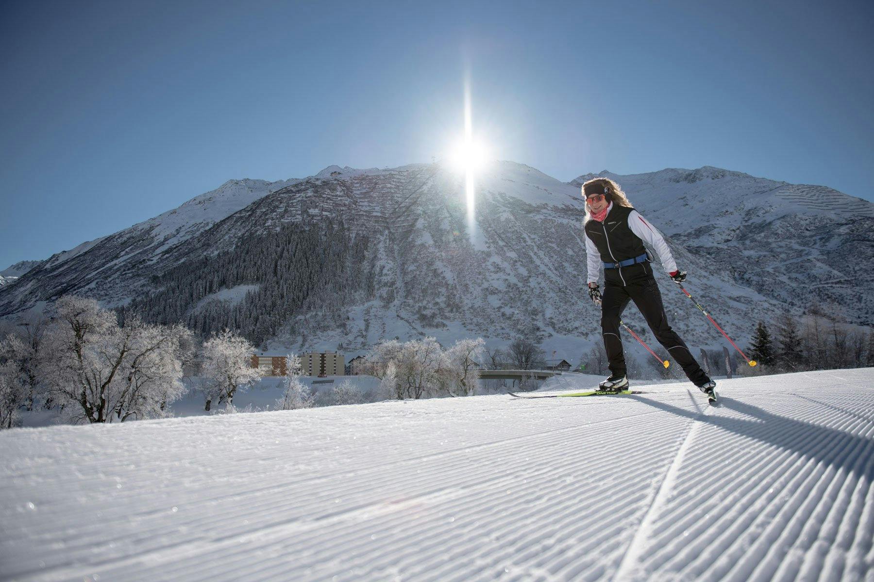 Das Urserntal ist ein Paradies für Langläufer: Auf langen Brettern unterwegs.