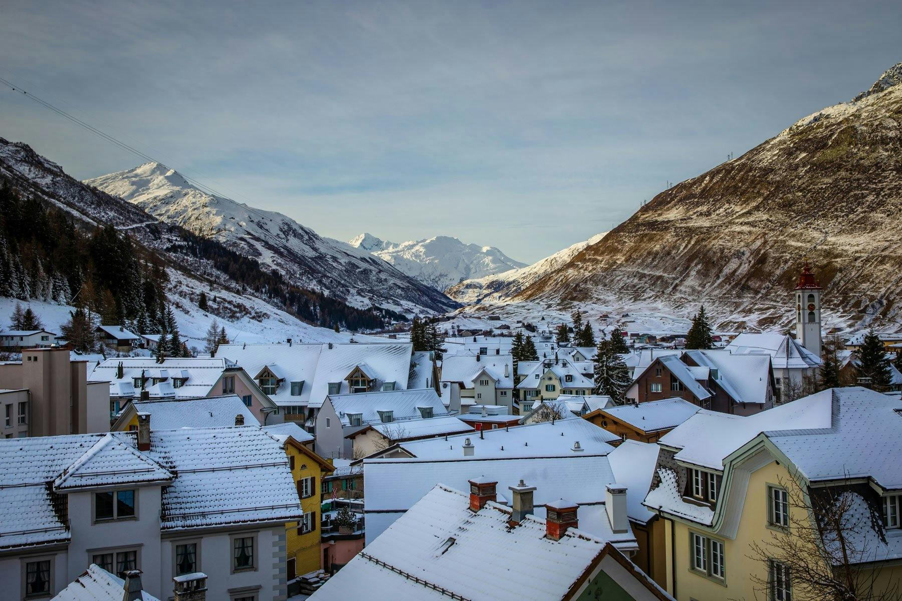 Viel Tradition im ursprünglichen Bergdorf: Winterromantik in Andermatt.