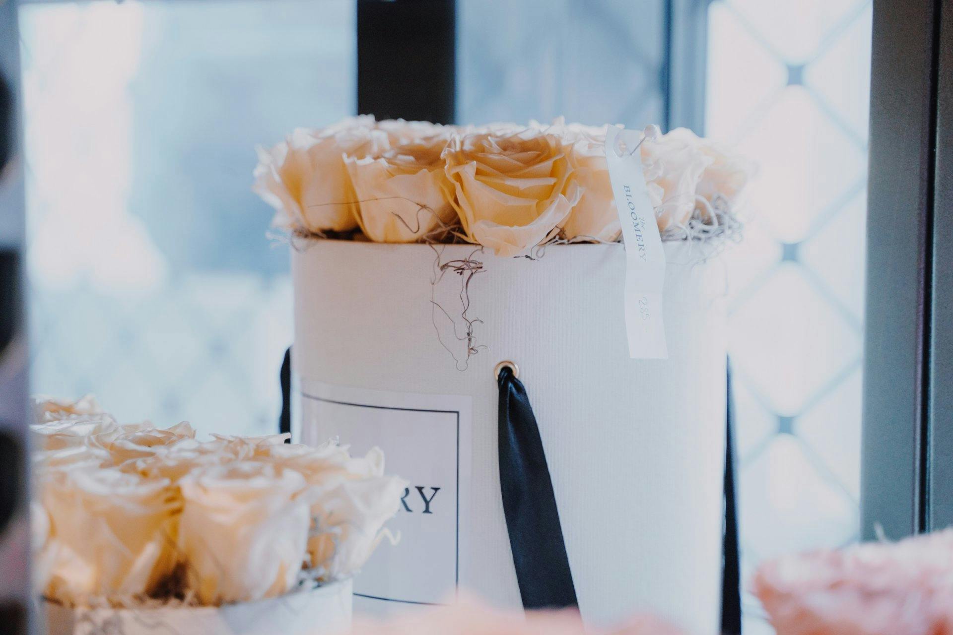 Grâce à un procédé de conservation spécial, ces roses apportent du bonheur pendant près de trois ans.