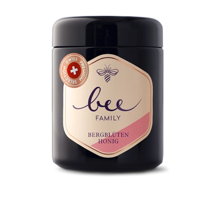 Ce miel suisse de fleurs de montagne pour gourmet séduit par ses notes fruitées intenses.  Ce miel suisse de fleurs de montagne pour gourmet séduit par ses notes fruitées intenses.