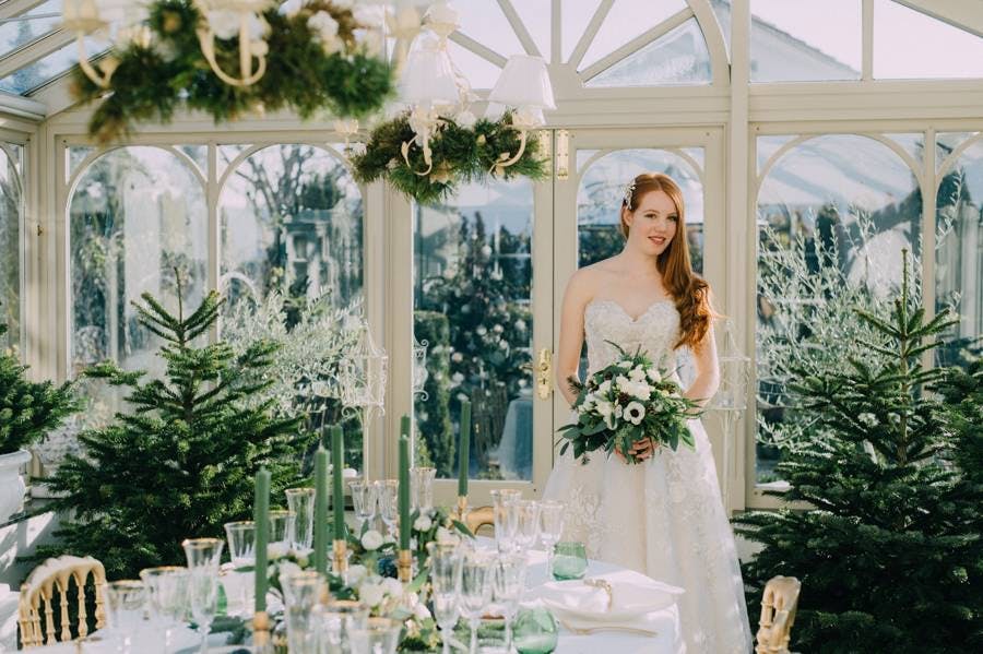 Heiraten zur Weihnachtszeit. Dafür gibt es eine wunderbare Vielfalt an Dekomöglichkeiten.