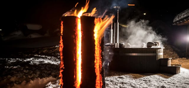 Une randonnée en raquettes suivie d’un bain dans un baquet chauffé à l’air libre, que demander de plus?