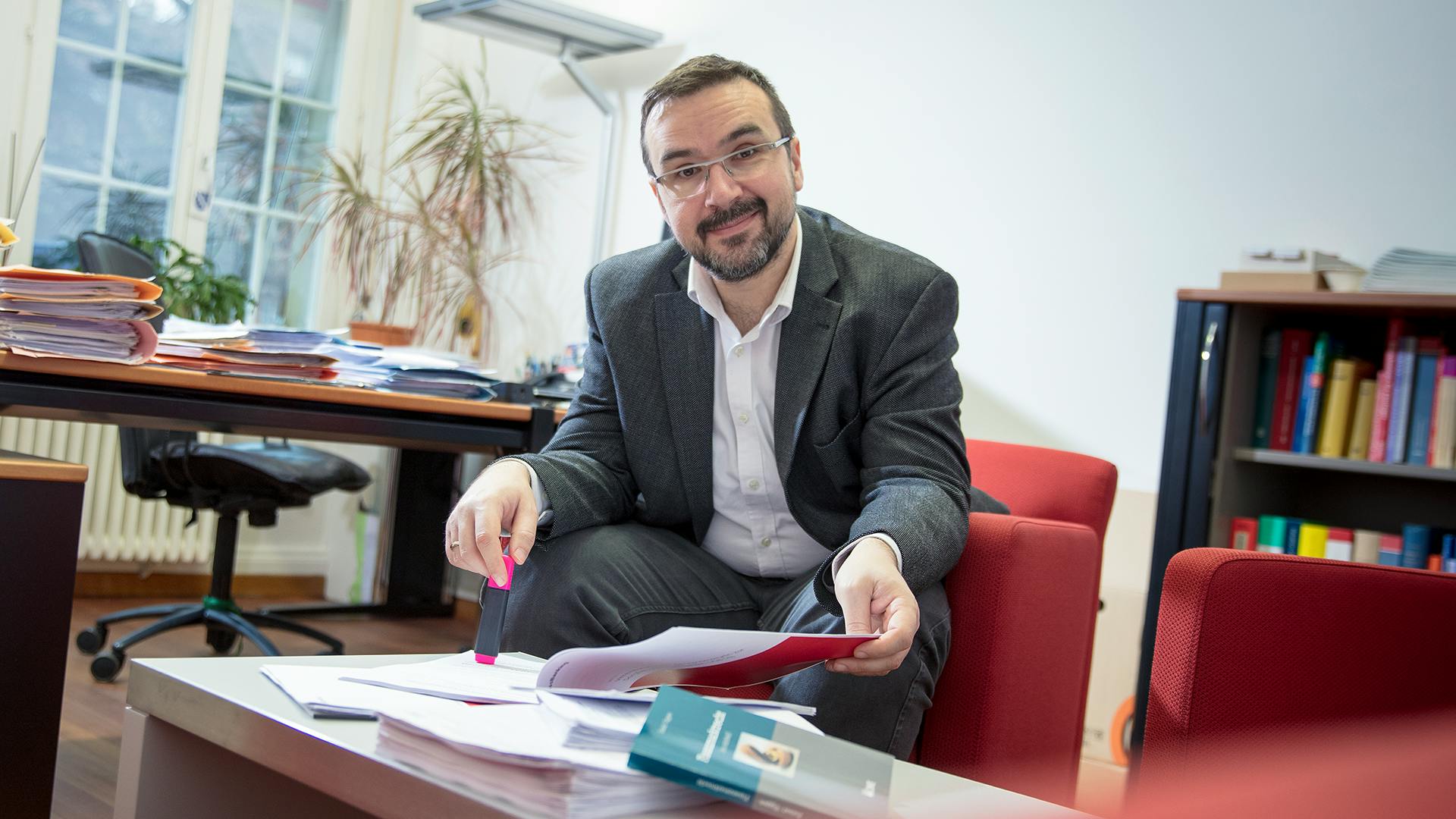 Tarik Kapić, ingénieur en brevets, se forme en droit en parallèle à son job et y applique directement ses connaissances.