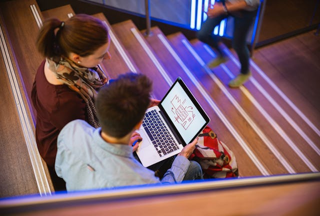 Nach der Matura studieren und arbeiten geht mit der FFHS problemlos.