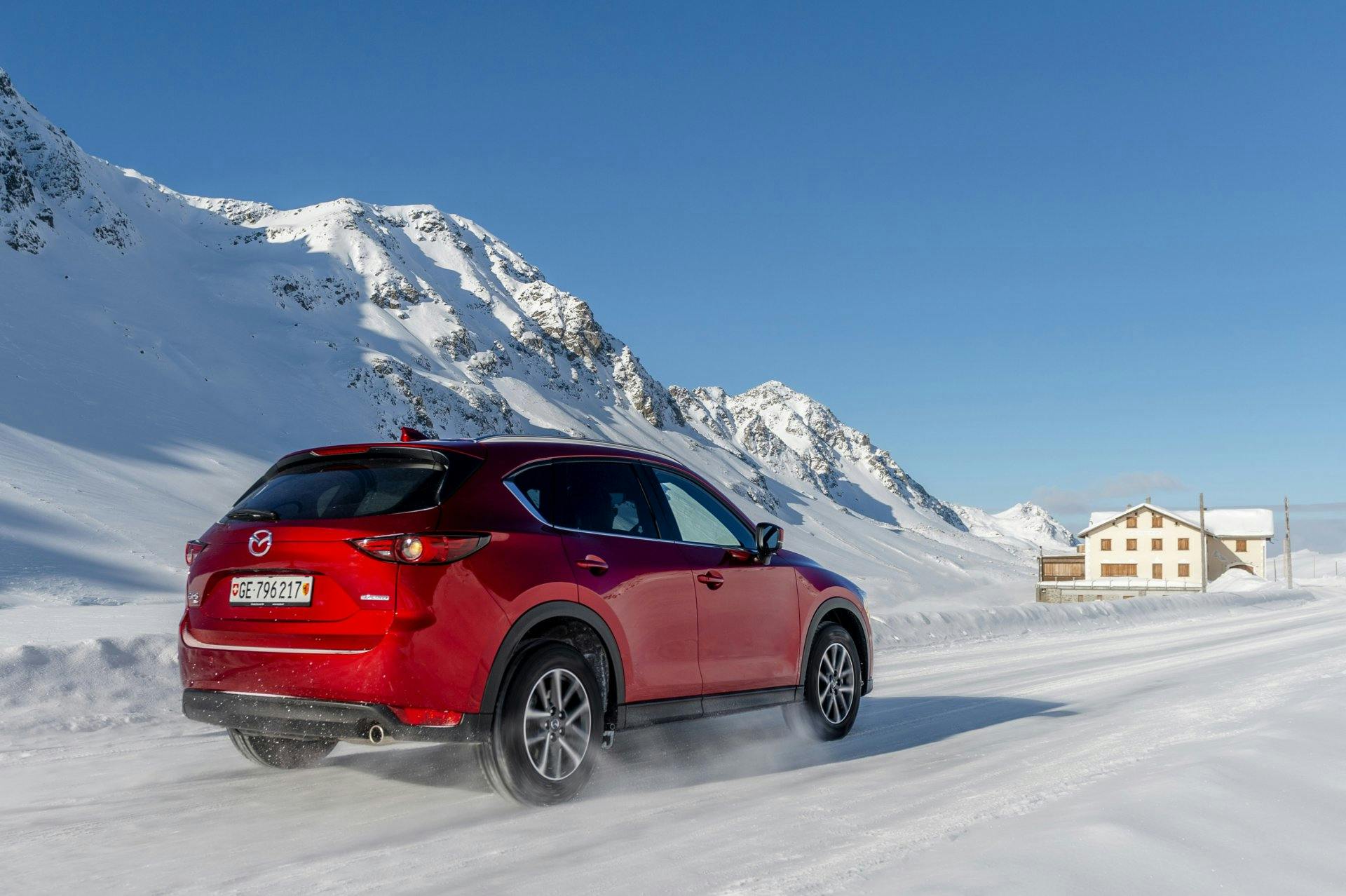 Die Reise zur Spitze des mythischen Passes verläuft am Steuer des Mazda CX-5 4x4 reibungslos.