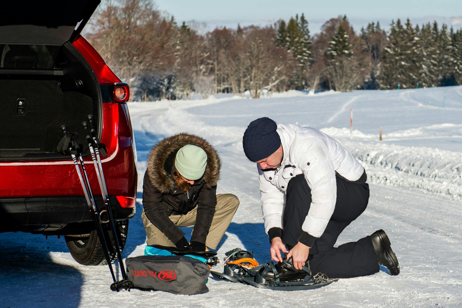 La promenade a été fantastique, il est temps pour Céline et Luc de ranger leur matériel dans le coffre du Mazda CX-5 4x4 et de rentrer chez eux.