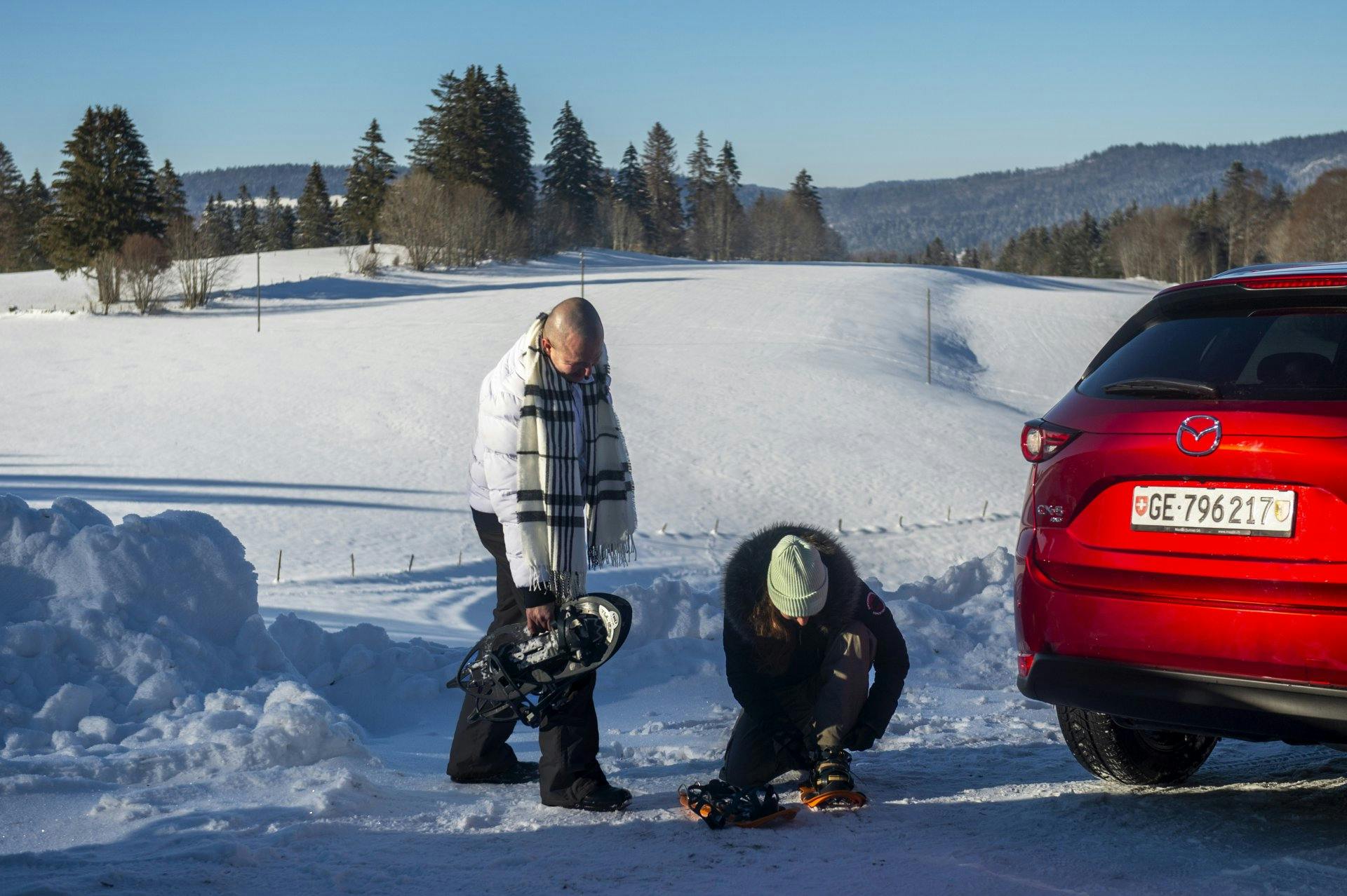 Luc et Céline ont enfilé leurs raquettes avant de partir à l'aventure...