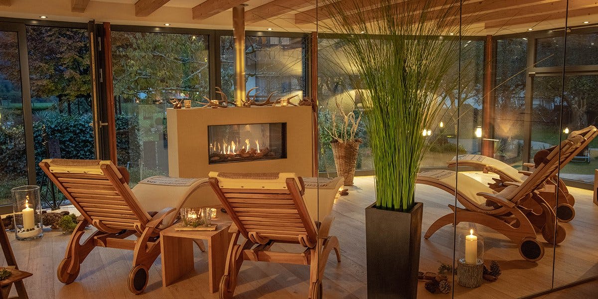 Der Salzano Spa – warme Farben und viele Holzelement sorge für ein Wohlfühlambiente.