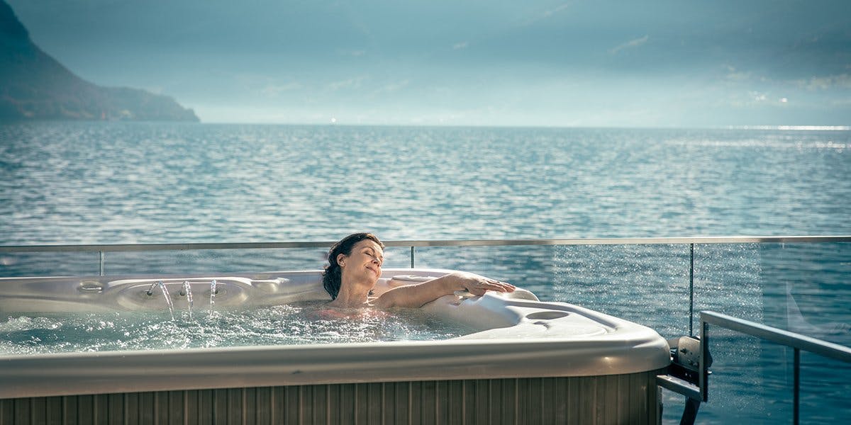 Un bain de bulles au soleil et avec vue, que demander de plus?