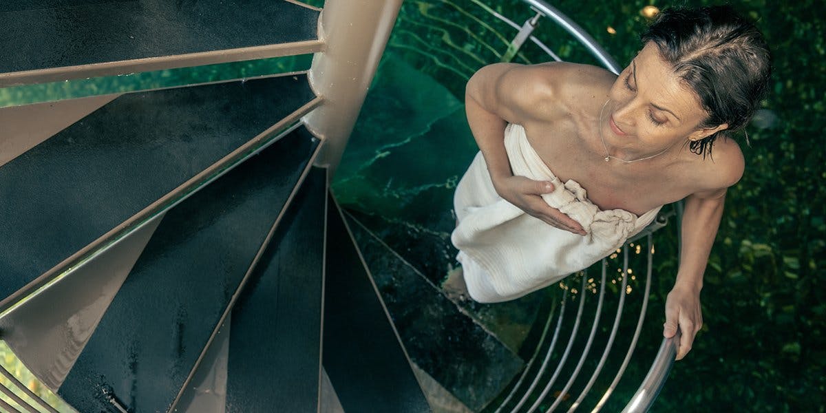 Un escalier en colimaçon à l’intérieur du hangar à bateaux mène directement au lac de Thoune.