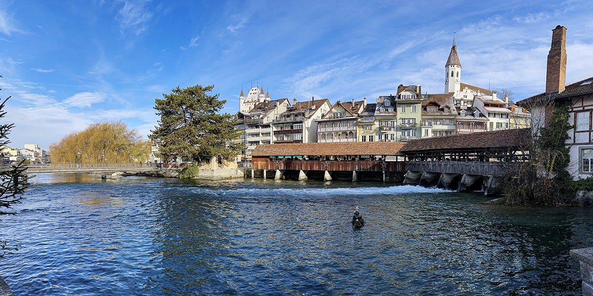 Flâner dans la vieille ville de Thoune en hiver.