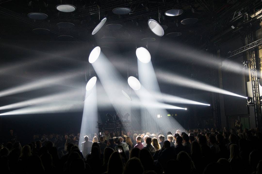 Une expérience impressionnante: l'artiste berlinois Christopher Bauder a présenté un extrait de l'installation lumineuse audiovisuelle «Skalar» - une...