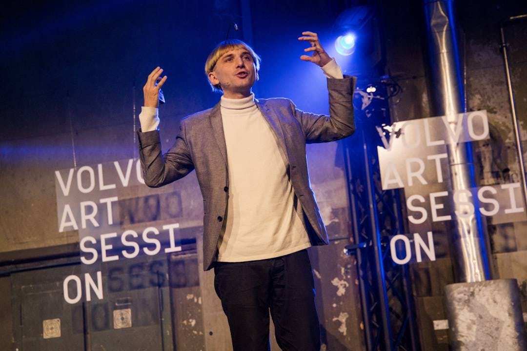 Un moment incontournable de la Volvo Art Session 2019: le cyborg Neil Harbisson a raconté sa vie avec beaucoup de dynamisme et d'humour, captivant lit...