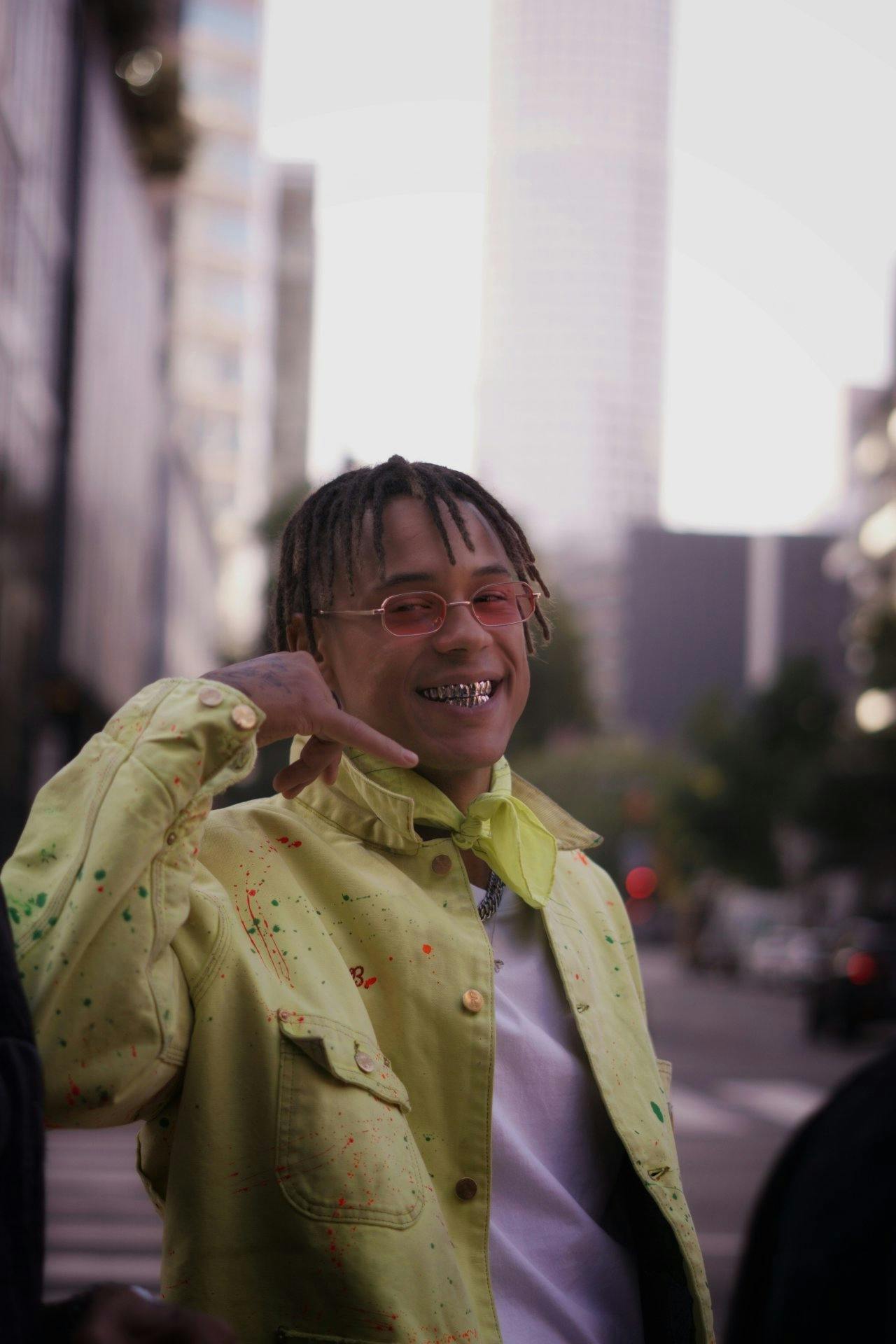 Ein Schweizer Rapper aus Solothurn, der auf Mundart-Folklore verzichtet und
dennoch Platin holt: Pronto.