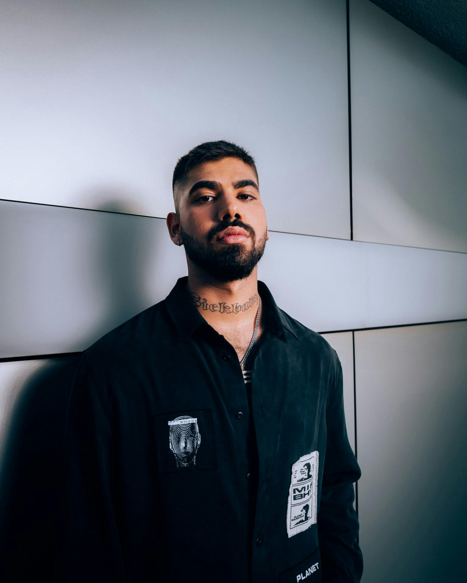 Hat mit "Spotlight" bereits die fünfte von insgesamt sieben Singles der laufenden Debütalbumkampagne veröffentlicht: Monet192