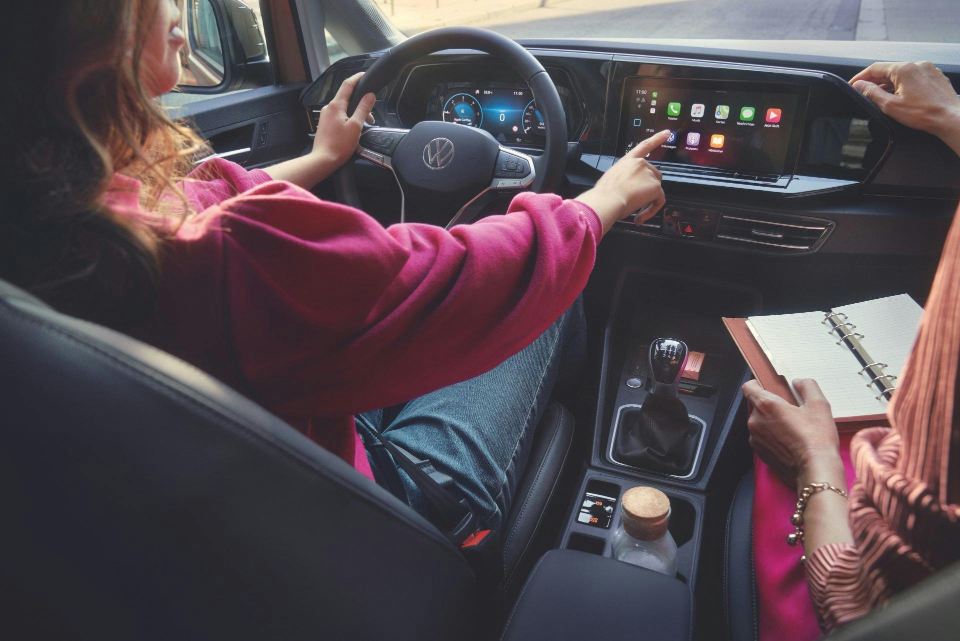 Das Innovision Cockpit entfaltet seine volle Innovationskraft durch die Kombination von Digital Cockpit und Navigationssystem.