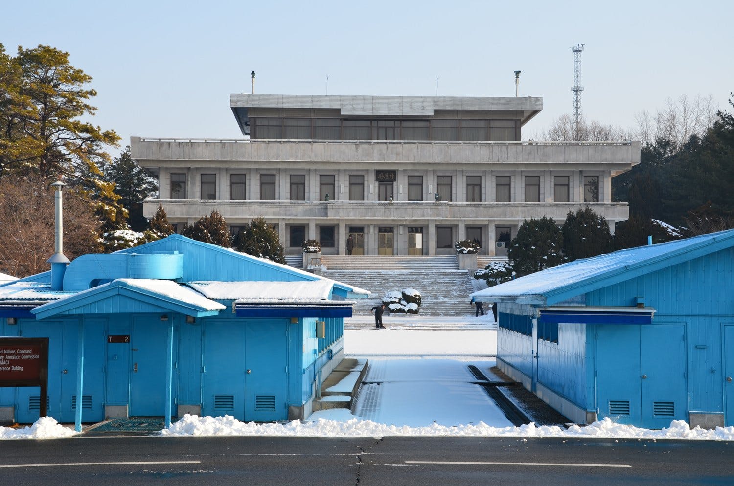 ous trouverez sur le site internet de Swissint tous les descriptifs de postes, ainsi que des informations sur les missions et la possibilité de partic...