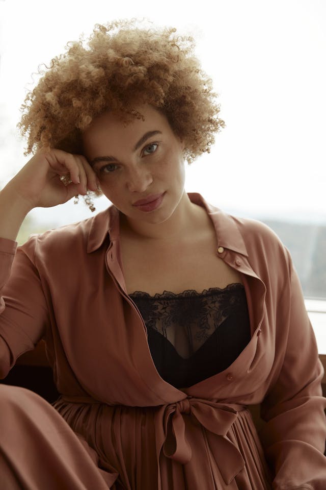 Die Kombination  aus Spitze und feinen Stoffen funktioniert immer.