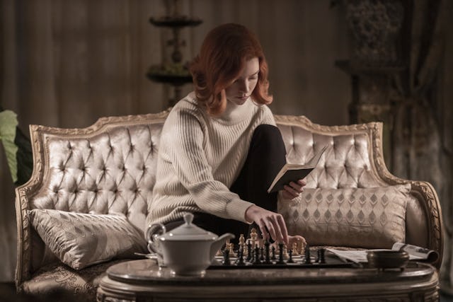 Die Netflix-Serie mit Anya Taylor-Joy (24) in der Hauptrolle hat Schach einem breiten Publikum zugänglich gemacht. Auch in der Schweiz steigt das Interesse am Sport. Hier ist der Trailer zu «The Queen’s Gambit».