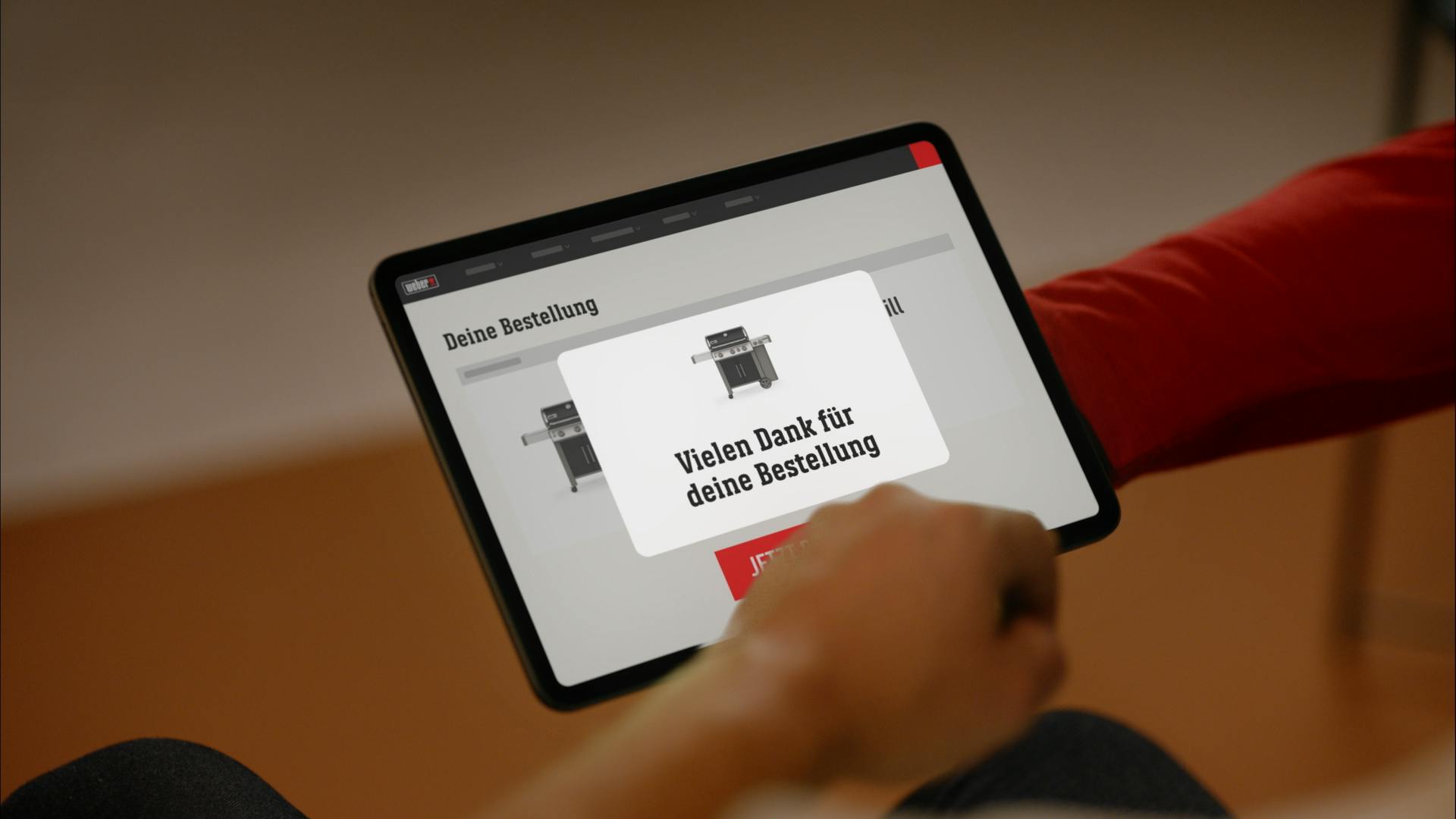 Dank «Click&Grill» erhältst du eine E-Mail und eine Push-Benachrichtigung, wenn dein Grill geliefert wird.