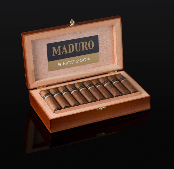 ... und präsentiert dir seine Zigarren- und Rum-Spezialitäten.