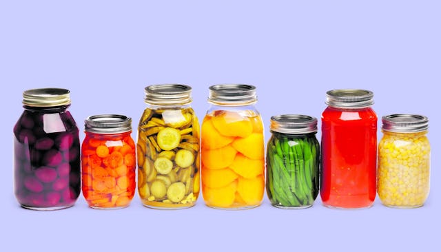 Zu viele Lebensmittel landen im Müll. Du kannst etwas
­dagegen tun. Bist du bereit für unsere Challenge des Monats?