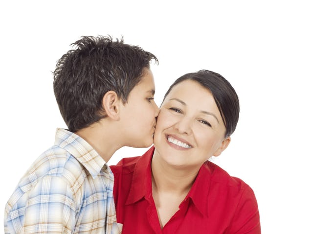 Schöne Menschen mit schönen Zähnen haben mehr Erfolg: 50-Prozent-Rabatt-Aktion auf Implantat-Kronen, Kronen und Brücken in der ACC Am Claraplatz Zahnklinik.