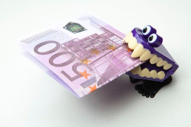 Der Zahnarzt als ein geldfressendes Ungeheuer? Das muss nicht sein: Bei der ACC Am Claraplatz Zahnklinik bekommst du 50-Prozent-Rabatt auf Implantat-Kronen, Kronen und Brücken!