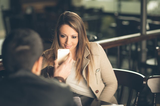 Chaque jour, des dizaines de milliers de célibataires s’échangent sextos et photos coquines en attendant de pouvoir se retrouver dans la vraie vie. Chaque jour, des dizaines de milliers de célibataires s’échangent sextos et photos coquines en attendant de pouvoir se retrouver dans la vraie vie.