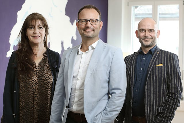 Trois agents locaux de l'agence immobilière Neho. Trois agents locaux de l'agence immobilière Neho.