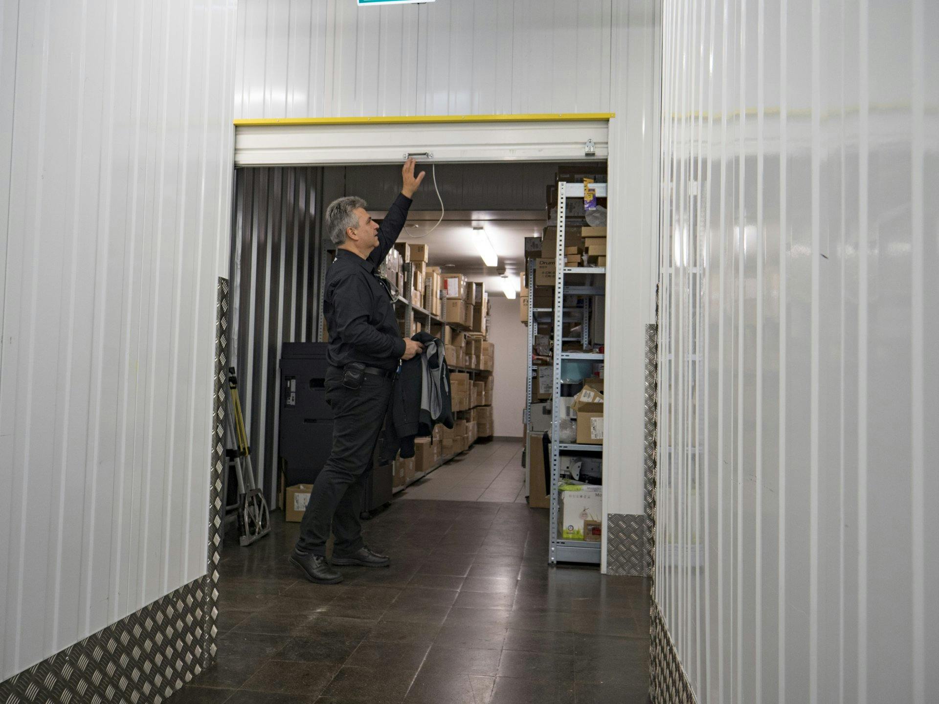 Wer sperrige Möbel einlagern will, hat bei Zebrabox unzählige Möglichkeiten.