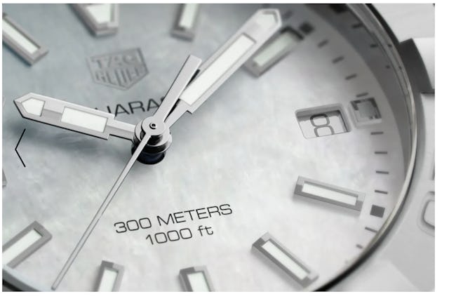 Mit ihrem Design verbindet sie Mode und Funktion und ist auffallend und schlicht zugleich.