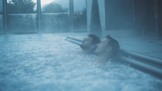 Entspannung pur im Wasser: In der Region Viamala relaxt man am besten nass.