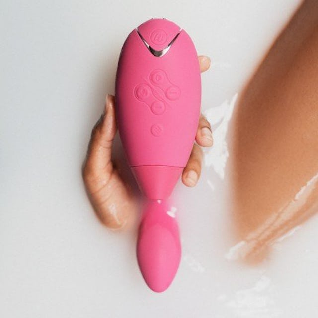 Le Womanizer DUO est l'un des sextoys qui se vend le plus depuis le début de la pandémie. Le Womanizer DUO est l'un des sextoys qui se vend le plus depuis le début de la pandémie.