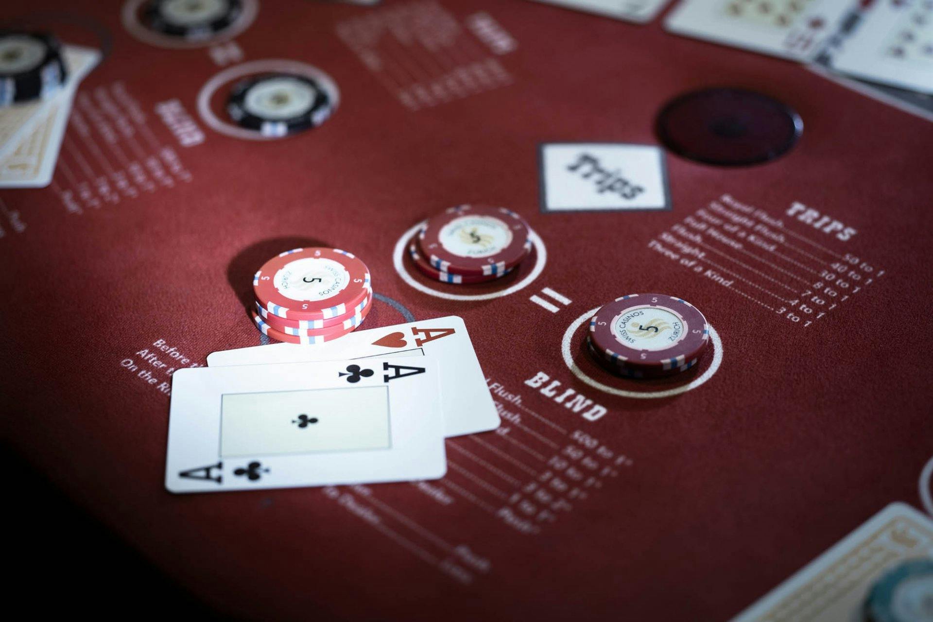 Avec deux as, tes chances de gagner la main son grandes.