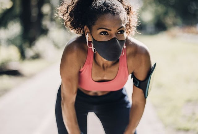 Die Maske mit Schweizer Livinguard-Technologie für Sportlerinnen und Sportler - mit sicherem Schutz und extra Komfort. Die Maske mit Schweizer Livinguard-Technologie für Sportlerinnen und Sportler - mit sicherem Schutz und extra Komfort.