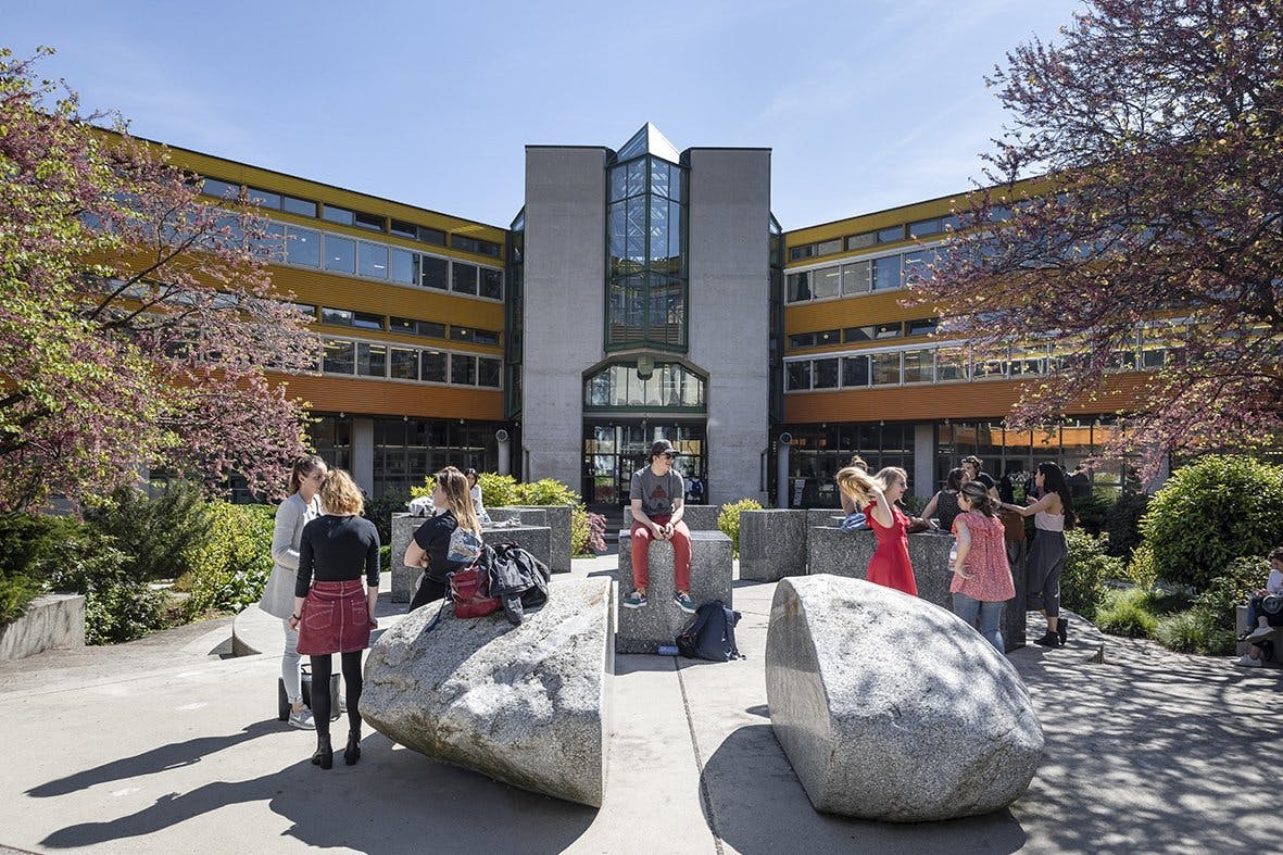 A Neuchâtel, les bâtiments universitaires sont situés au cœur de la ville.