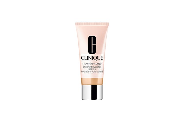 Voile teinté: Crème hydratante teintée Moisture Surge de Clinique SPF 25, 42 fr. 90, Import Parfumerie.