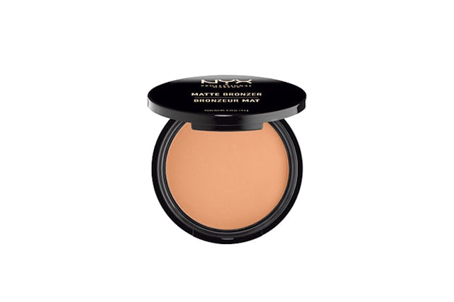 Tricherie assumée: Bronzer mat NYX Professional Make-up, teinte light, 12 fr. 90, Import Parfumerie.