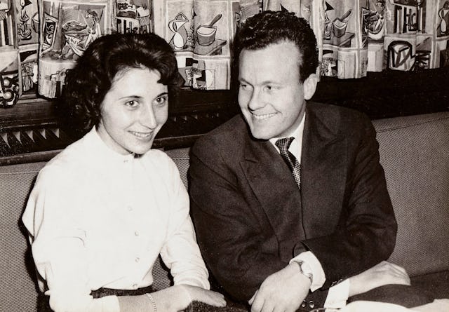 Als Monique und Sylvain Zuchuat im Jahr 1959, kurz vor ihrer Hochzeit zusammensitzen, liegt die Einführung des Frauenstimmrechts von 1971 noch in weiter Ferne.