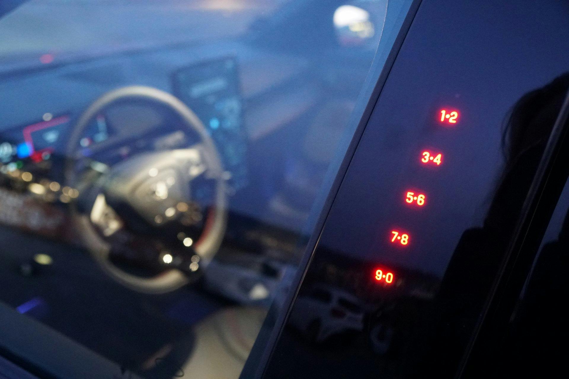 …oder über einen Zahlencode an der B-Säule. Vor allem für Schlüssel-Vergesser ein Vorteil.