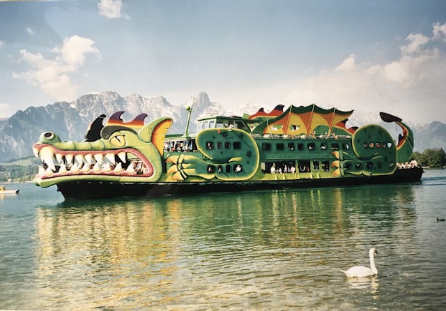 Dank diesem Grossprojekt wurde Heinz von Gunten bekannt: Die BLS beauftragte ihn, das Kursschiff MS Stadt Thun in ein Drachenboot umzuwandeln.
