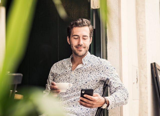 Per Smartphone den Rasenmäher steuern ist jetzt einfach: Mit der GARDENA-Bluetooth-App. Per Smartphone den Rasenmäher steuern ist jetzt einfach: Mit der GARDENA-Bluetooth-App.