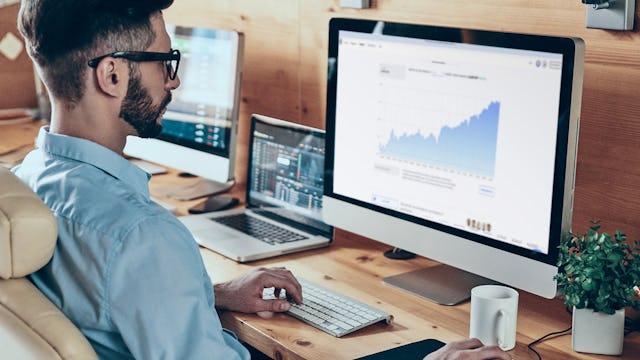 Die digitale Finanzassistentin Selma erstellt mit dir einen Investmentplan, der auf dein Finanzleben zugeschnitten ist - kostenlos.