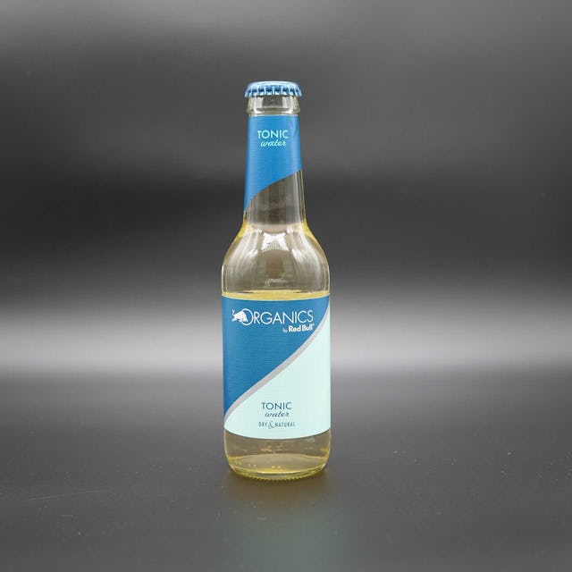 Das Organics Tonic Water aus dem Hause Red Bull erfrischt mit 100 Prozent natürlichen Zutaten – Alpenwasser, Rübenzucker, Zitronensaftkonzentrat und P...